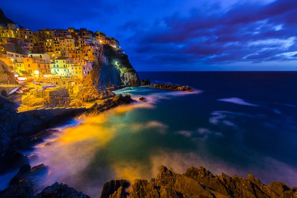 Bellissimo scenario serale alle Cinque Terre — Foto Stock