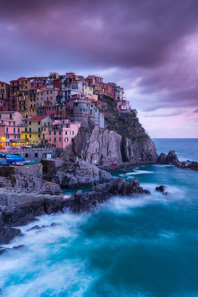 Bellissimo scenario serale alle Cinque Terre — Foto Stock