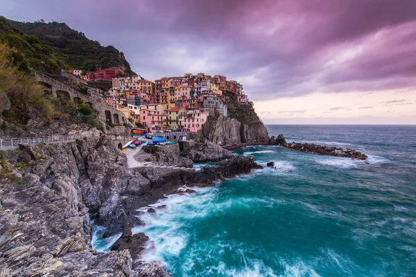 Bellissimo scenario serale alle Cinque Terre — Foto Stock