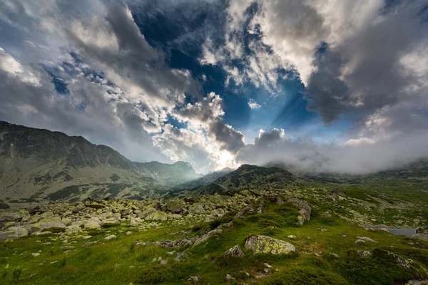 Pięknej górskiej scenerii w Alpach Transylwanii — Zdjęcie stockowe