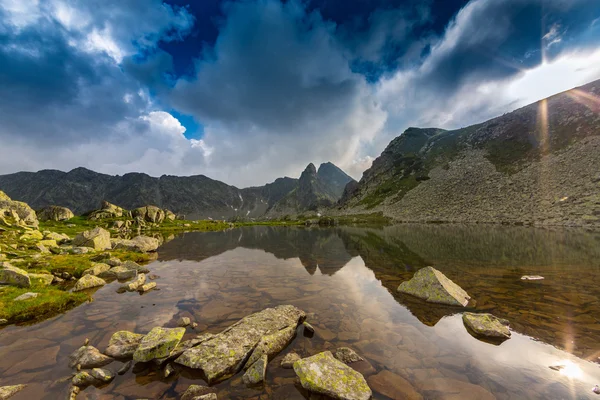 Mountain scenery and storm clouds in the Transylvanian Alps — Stock Photo, Image