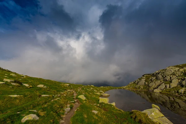 Mountain scenery and storm clouds in the Transylvanian Alps — Stock Photo, Image