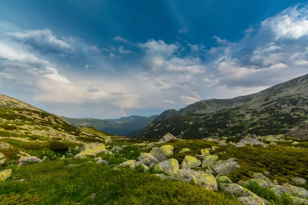 Mountain scenery and storm clouds in the Transylvanian Alps — Stock Photo, Image