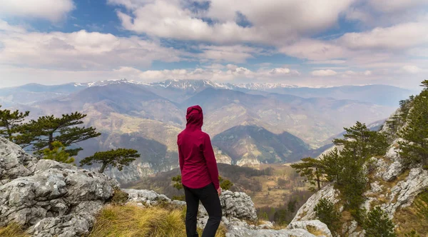 Hermoso Paisaje Las Montañas Con Rocas Caliza Afiladas Sendero Senderismo Fotos De Stock Sin Royalties Gratis