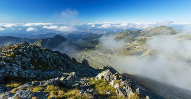 Günbatımı güzel bulutlara Alpleri'nde