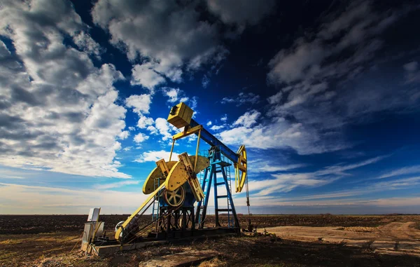 Operating oil and gas well — Stock Photo, Image