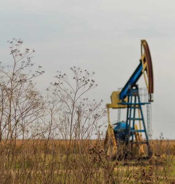 Operating oil and gas well — Stock Photo, Image