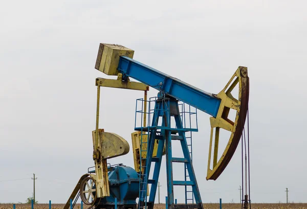 Operating oil and gas well — Stock Photo, Image