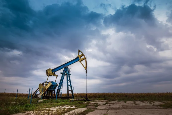 Pozzo di petrolio e gas — Foto Stock