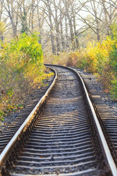Сценическая железная дорога осенью — стоковое фото