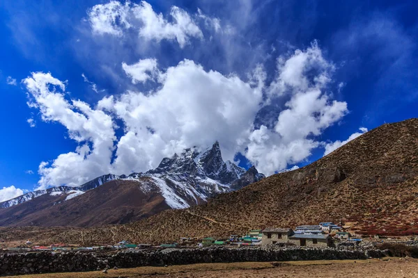 Beau paysage alpin dans l'Himalaya — Photo