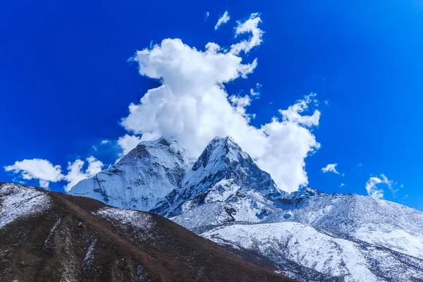 Bergslandskapet i Himalaya — Stockfoto