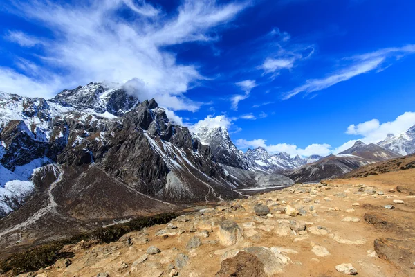 Vackra alpina landskapet i Himalaya — Stockfoto