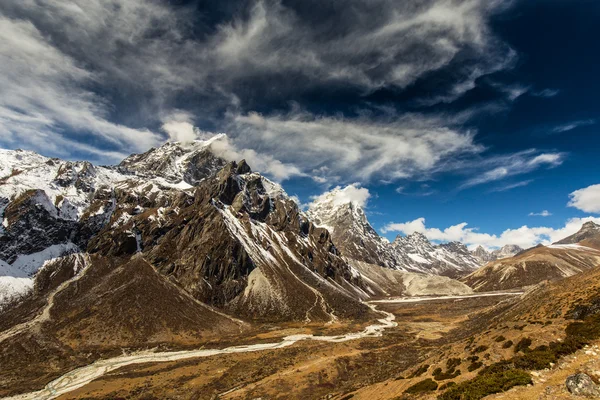 Hermoso paisaje alpino en el Himalaya — Foto de Stock