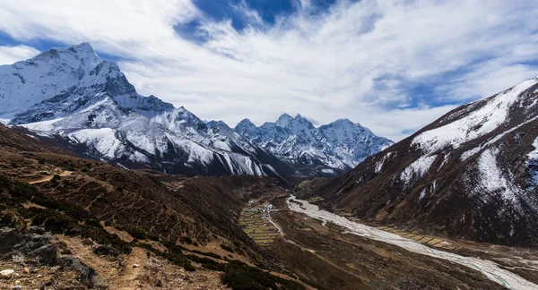 Beautiful alpine scenery in the Himalayas — Stock Photo, Image