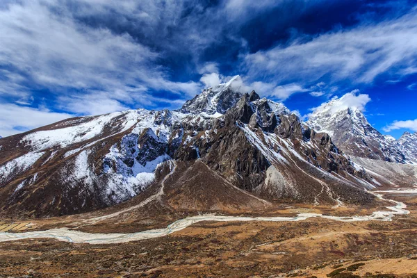 ヒマラヤの美しい山岳風景 — ストック写真