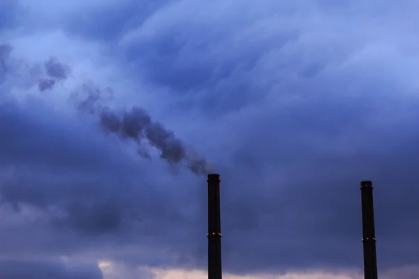 Black smoke spewed from coal powered plant smoke stacks — Stock Photo, Image