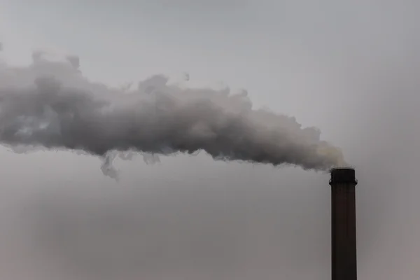 Black smoke spewed from coal powered plant smoke stacks — Stock Photo, Image