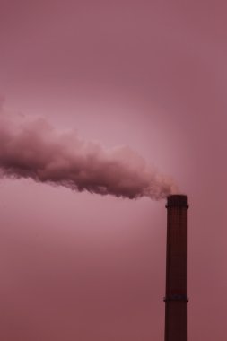 Duman kömür santralı ile endüstriyel sahne