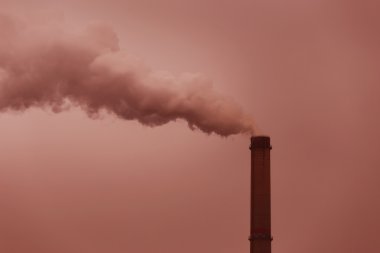 Duman kömür santralı ile endüstriyel sahne