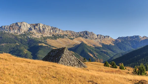 Herbstlandschaft im ländlichen Raum in Transsilvanien — Stockfoto