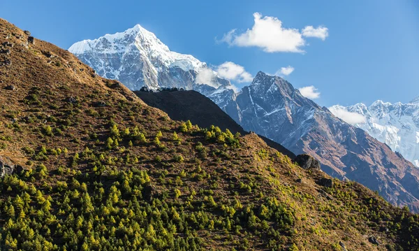 Bergslandskap i Himalaya — Stockfoto