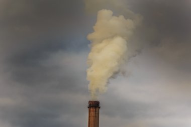 Bitki yığınlar ve duman kömür ile endüstriyel sahne by