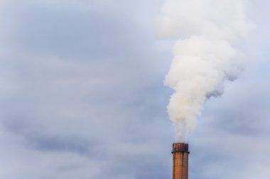 Bitki yığınlar ve duman kömür ile endüstriyel sahne by