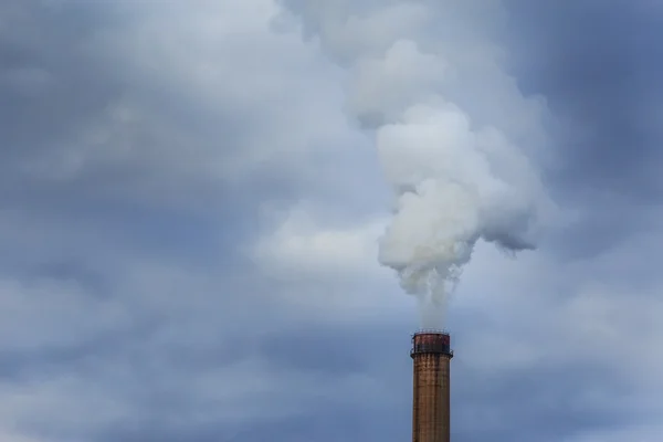 Rook uit steenkool-aangedreven installaties — Stockfoto