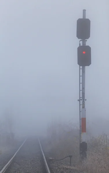 Chemin de fer dans le brouillard — Photo