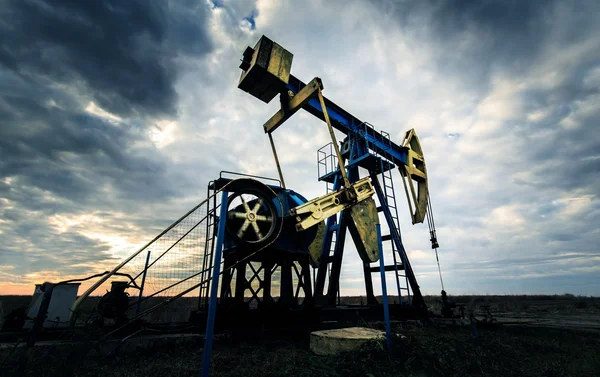 Industrieller Öl- und Gasbrunnen Stockfoto