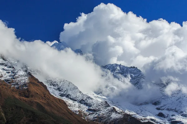 Alpine landschap in de Himalaya — Stockfoto