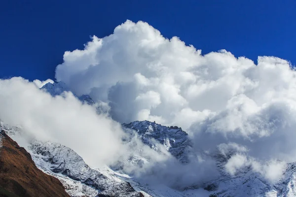 Alpine landschap in de Himalaya — Stockfoto