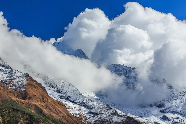 Cenário alpino nos Himalaias — Fotografia de Stock