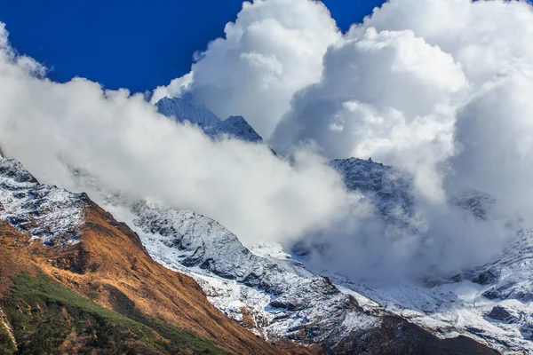 Alpine scenery in the Himalayas — Stock Photo, Image