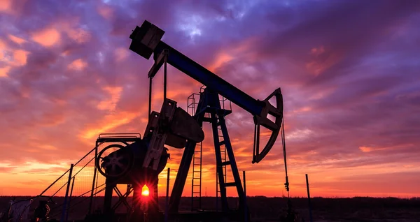 Industrial oil and gas well — Stock Photo, Image