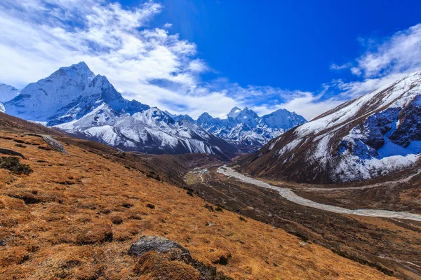 Vuoristomaisemat Himalajassa, Nepalissa — kuvapankkivalokuva