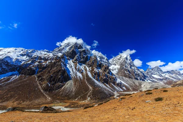 Paisagem montanhosa no Himalaia, Nepal — Fotografia de Stock