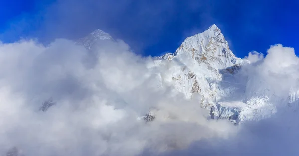 Paisagem montanhosa no Himalaia, Nepal — Fotografia de Stock