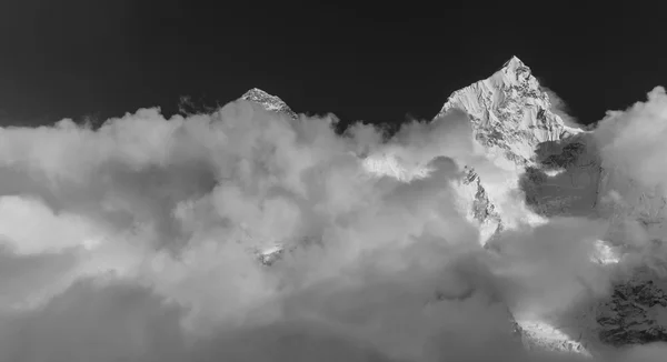 Mountain scenery in Himalaya, Nepal — Stock Photo, Image