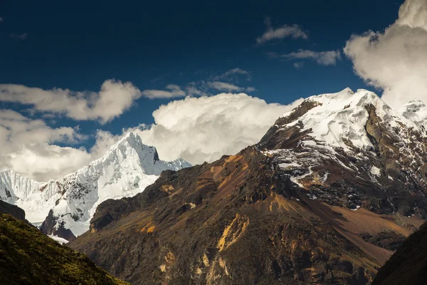 Bergslandskap i Anderna — Stockfoto
