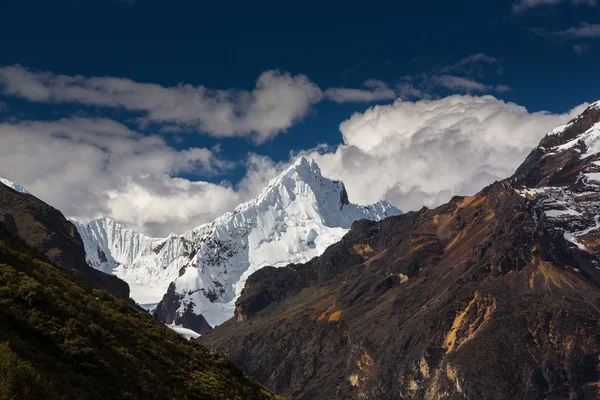 Paisagem montanhosa nos Andes — Fotografia de Stock