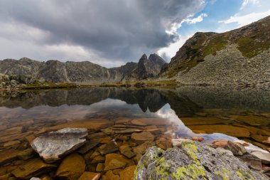 Transilvanya Alpleri'nde dağ manzarası