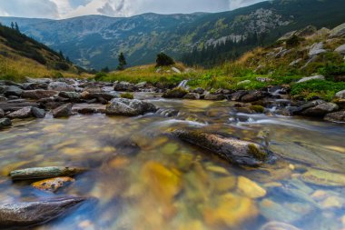 Transilvanya Alpleri'nde dağ manzarası