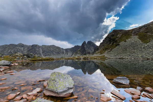 Paisajes de montaña en los Alpes transilvanos — Foto de Stock