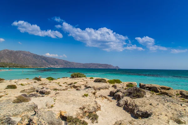 Una hermosa playa en una isla griega — Foto de Stock