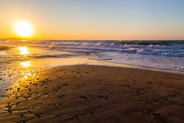 Una hermosa playa en una isla griega — Foto de Stock