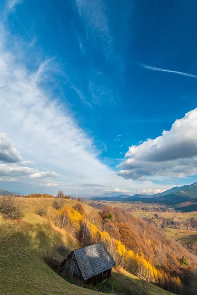Transilvanya uzak kırsal bölgede sonbahar sahne — Stok fotoğraf