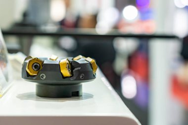 cnc makine merkezi için disk tutarken karpit ucu ekle ya da masa üzerinde metal işleme işlemi için değirmen makinesi ekle
