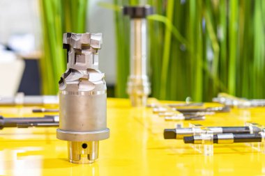 Cnc makine merkezi için karpit ucu ya da metal üretimi için değirmen makinesi eklemek için özel tutulan başlık